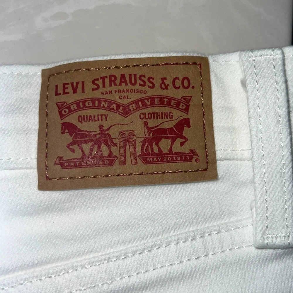 62. Levi distressed Mid Length white Jean shorts,Sz 26, cuffed bottoms, EUC - Picture 8 of 11